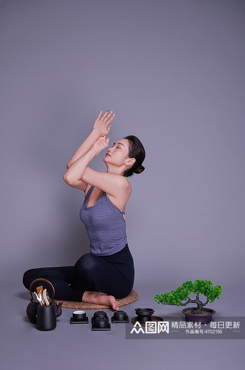 女性瘦身瑜伽锻炼运动美女泡茶人物摄影图素材