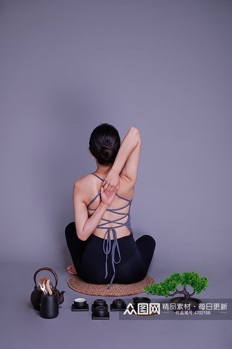 女性瘦身瑜伽锻炼运动美女泡茶人物摄影图素材