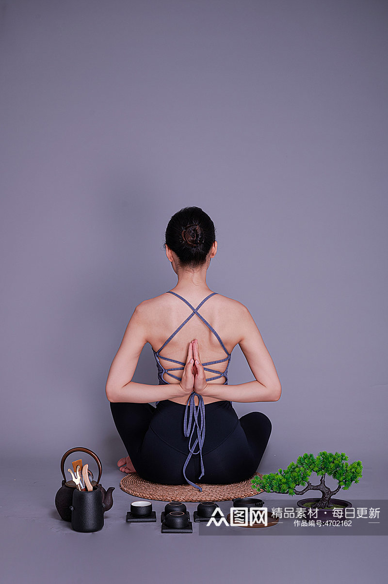 女性瘦身瑜伽锻炼运动美女茶叶茶馆茶道泡茶人物摄影图素材