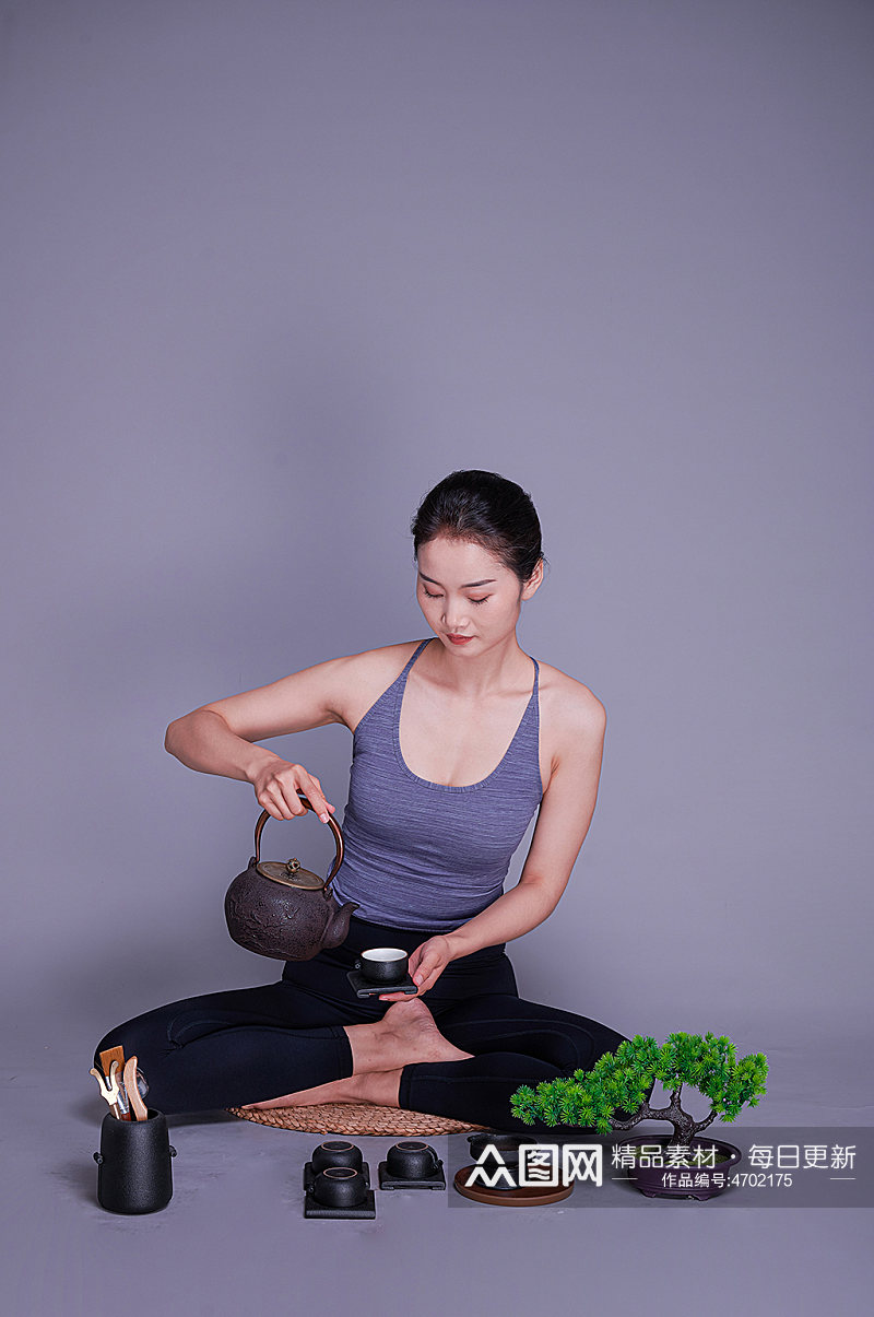 女性瘦身瑜伽锻炼运动美女茶叶茶馆茶道泡茶人物摄影图素材