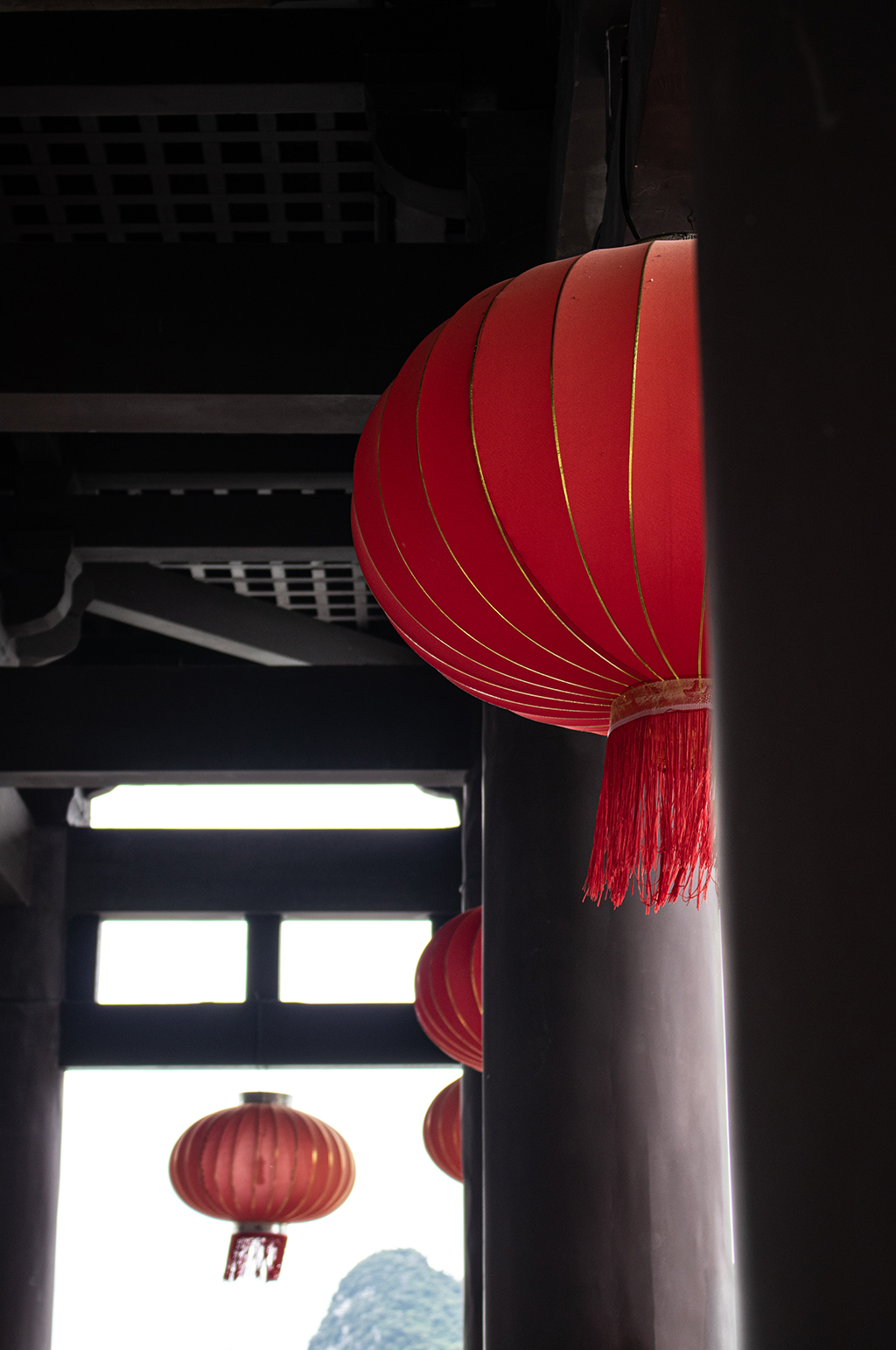 中式走廊大红喜庆灯笼风景摄影图素材素材