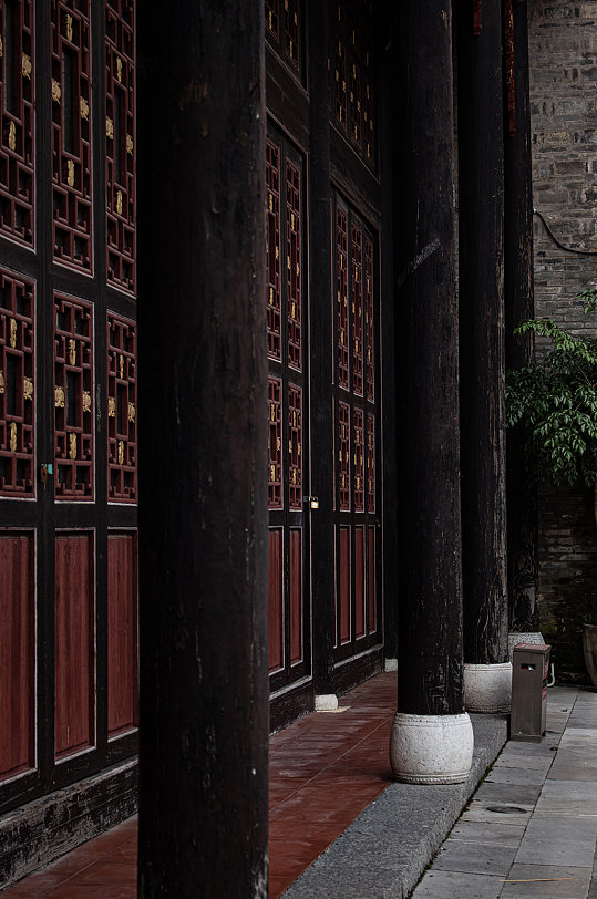 中式传统雕花窗户走廊风景摄影图素材
