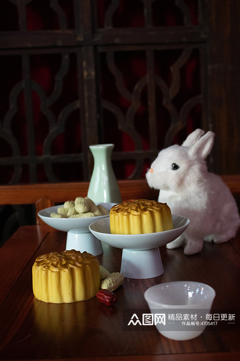 中秋节赏月茶几茶月饼兔子风景摄影图素材素材