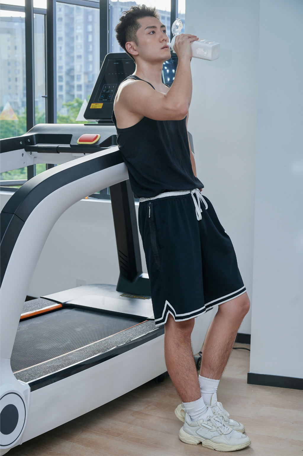 体育健身人物跑步机运动精修摄影图片素材
