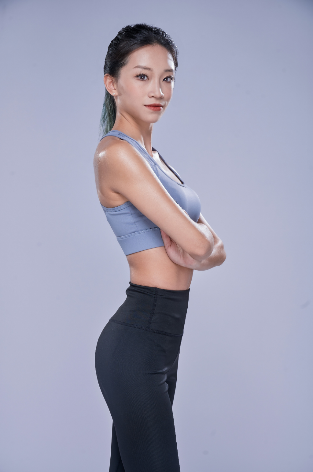 体育健身房叉腰运动人物精修摄影图片素材