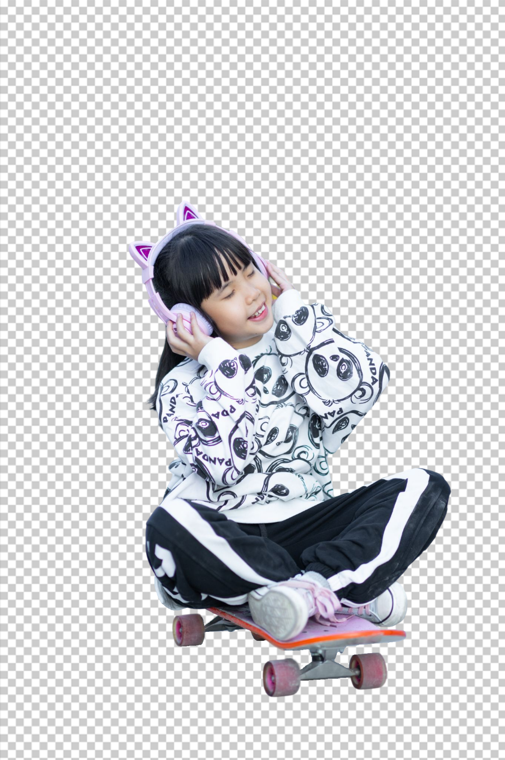 户外戴耳机玩滑板小女孩免抠PNG摄影图片素材