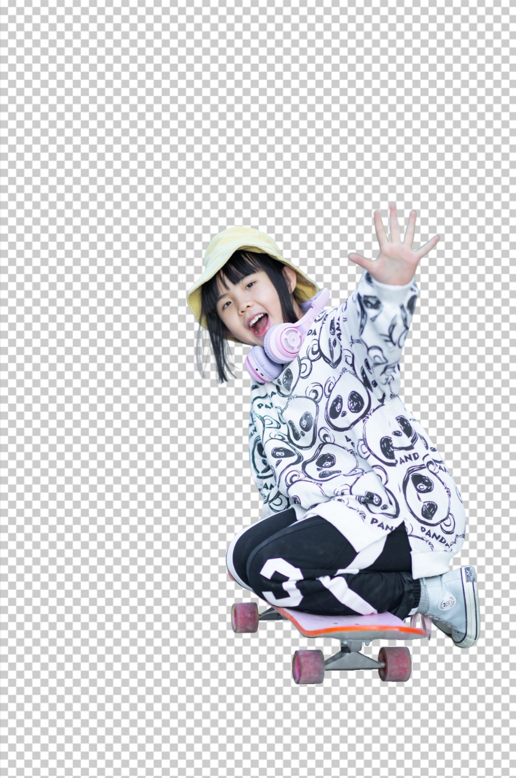 户外戴耳机玩滑板小女孩免抠PNG摄影图片素材