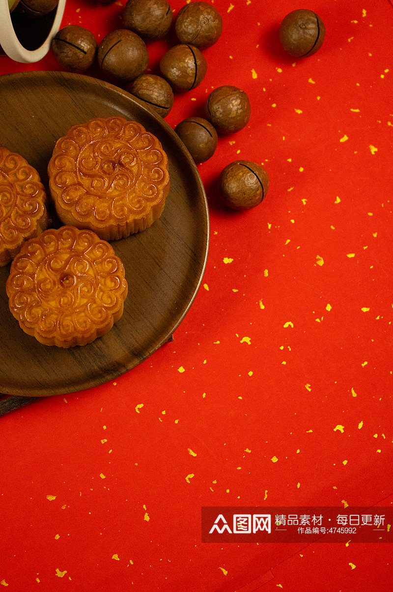 红色喜庆中秋节坚果月饼美食摄影图片素材