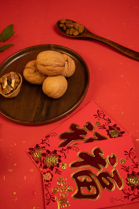 喜庆红色纸皮核桃坚果干果高清摄影图片-众图网