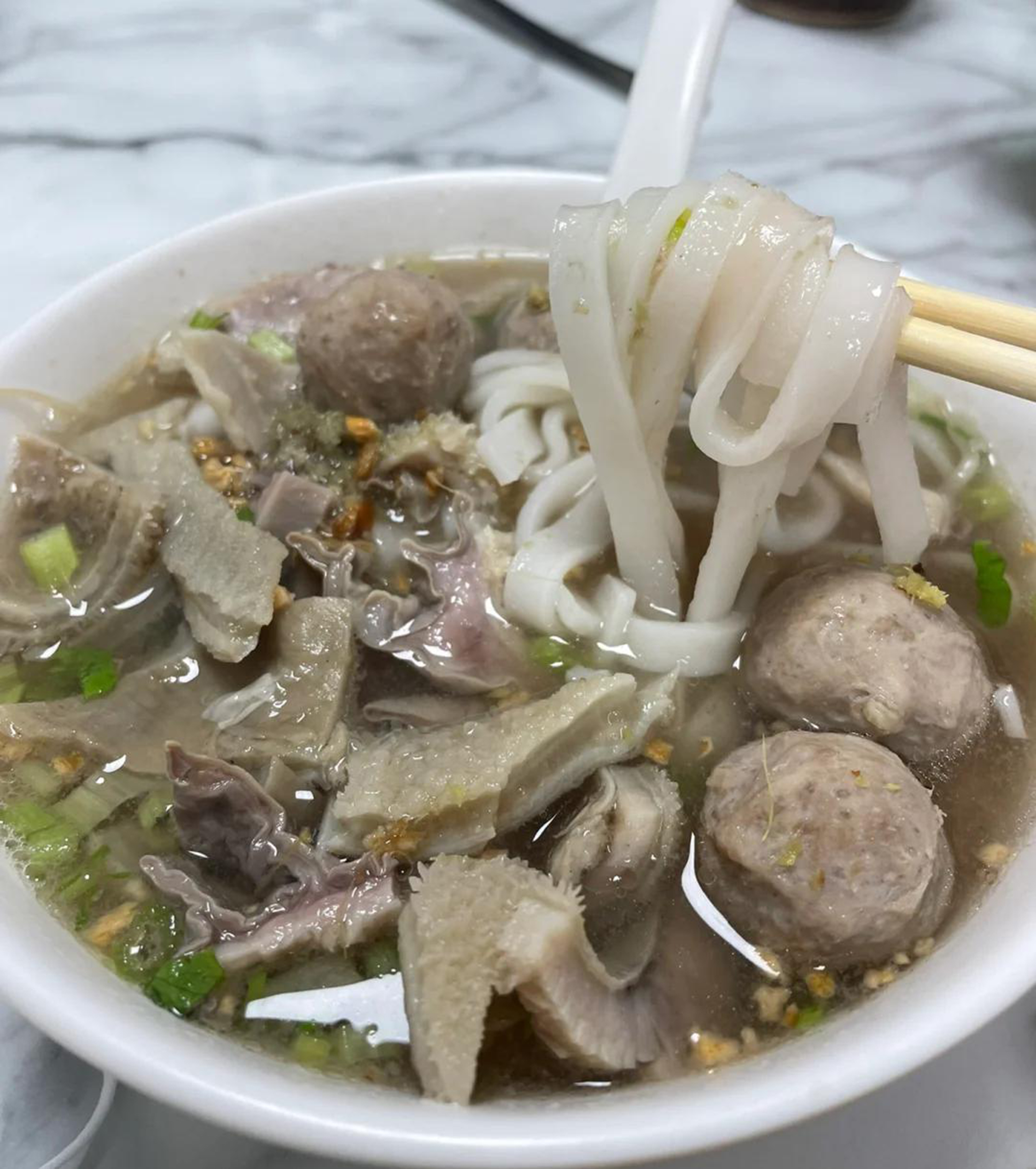 猪杂肉丸汤粉河粉素材