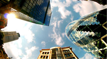 鱼眼拍摄仰望城市金融建筑视频素材-众图网