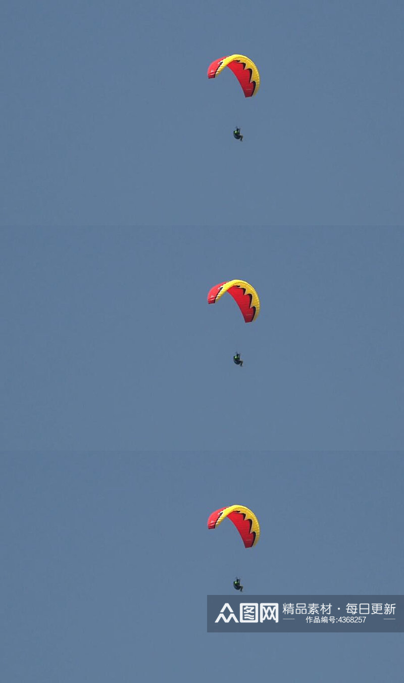 蓝色天空中极限运动滑翔伞视频素材