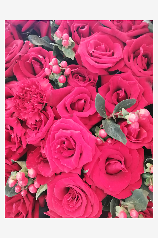 鲜艳的红色玫瑰花束