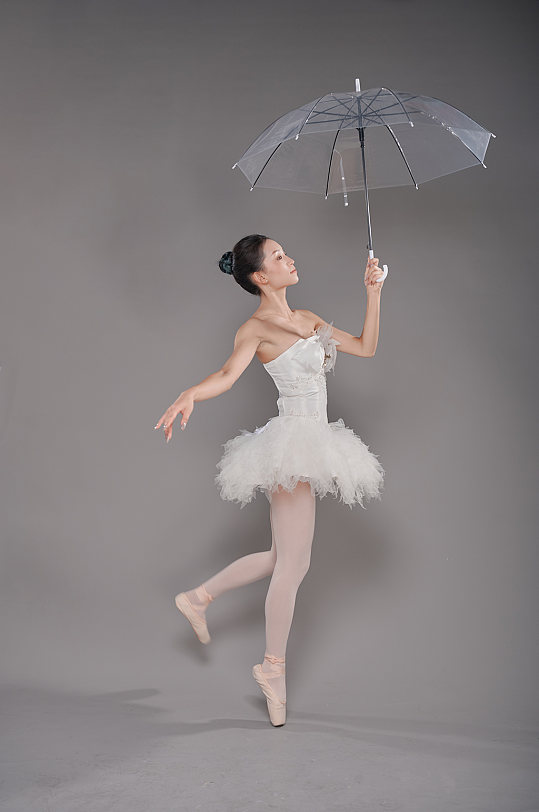 白色芭蕾舞裙芭蕾舞跳舞舞蹈人物摄影图片