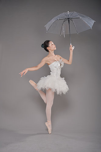 白色芭蕾舞裙芭蕾舞跳舞舞蹈人物摄影图片