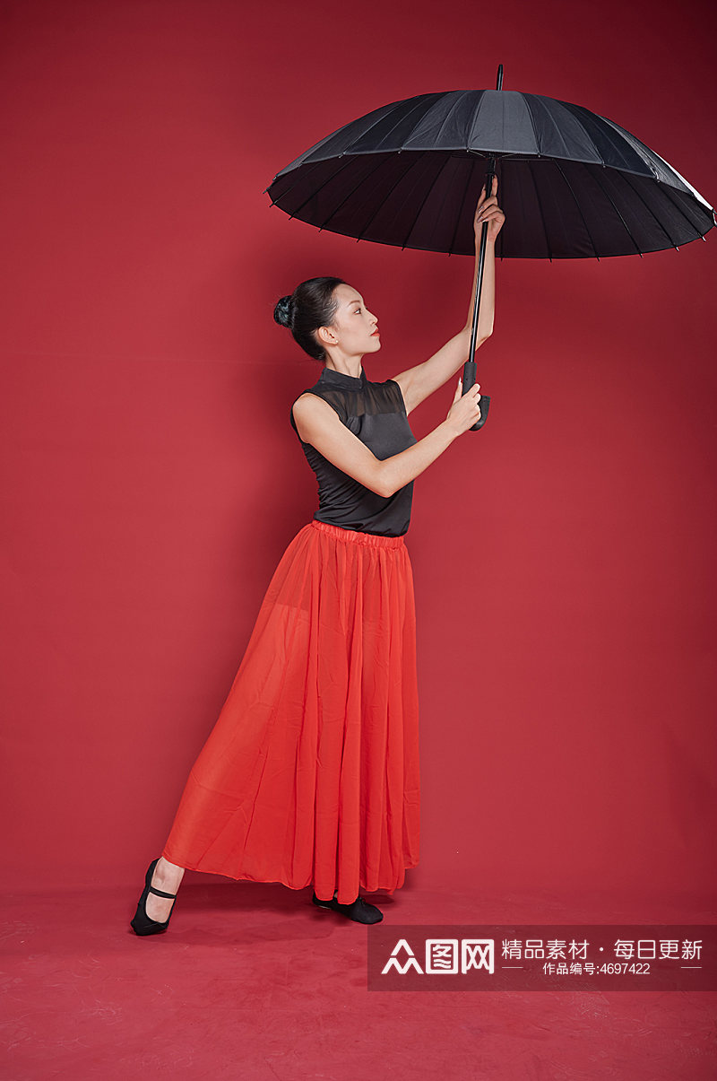 现代舞蹈手持雨伞跳舞人物摄影图片素材