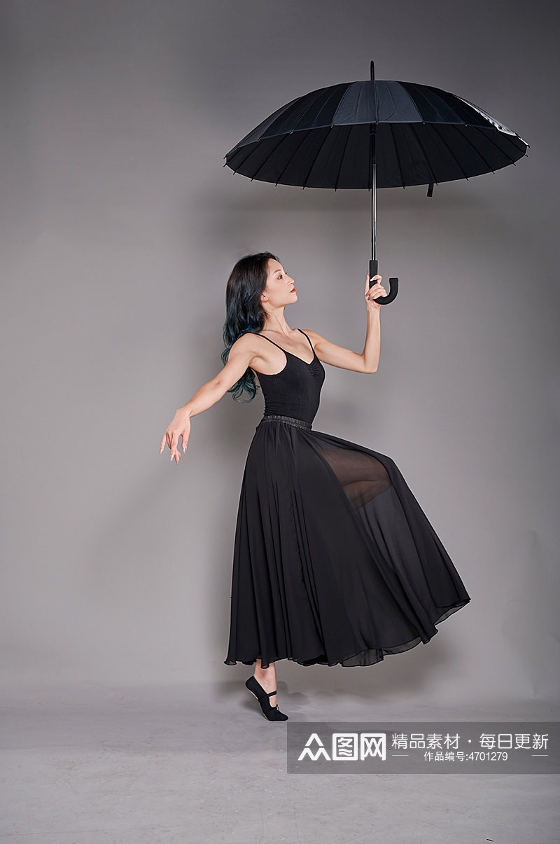 现代舞蹈手持雨伞跳舞人物精修摄影图片素材