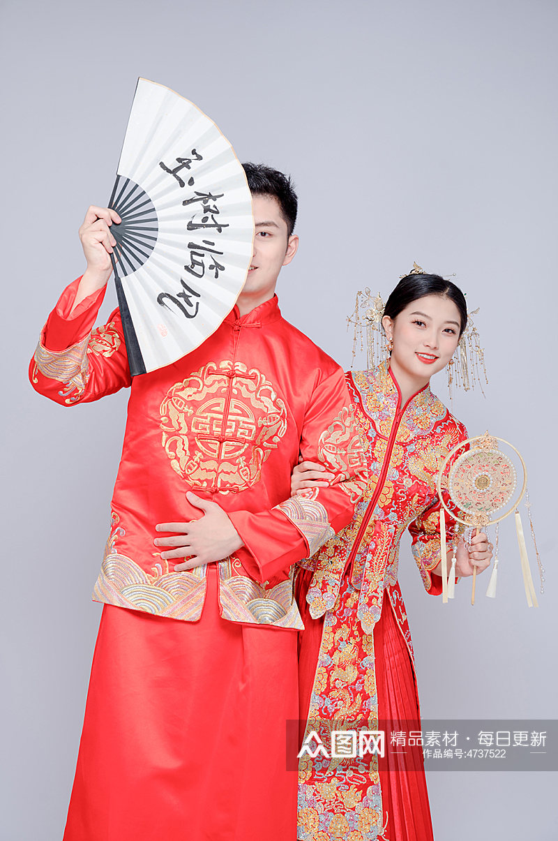 扇子遮面喜庆中式婚礼男女人物精修摄影图素材
