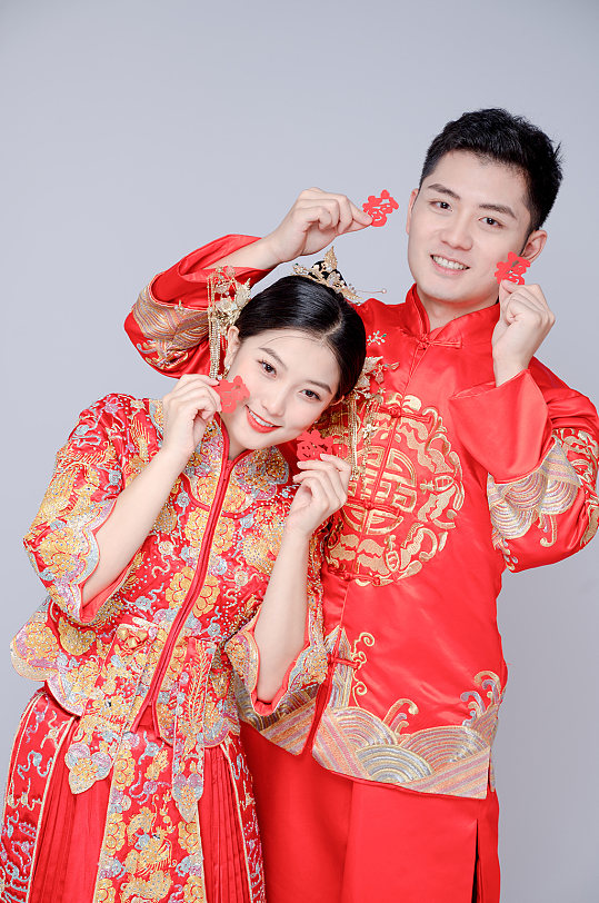 可爱中式婚礼结婚男女人物精修修摄影图