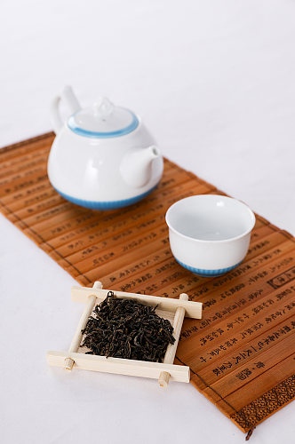 羊脂玉瓷茶壶茶叶茶具茶道茶文化摄影图片