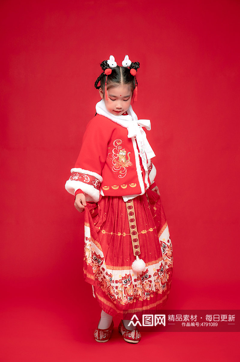 兔年春节元旦小女孩新年汉服儿童摄影图素材