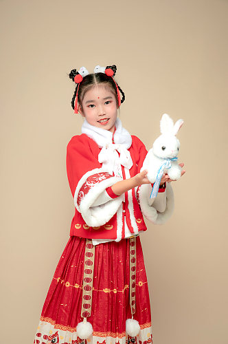 手持兔子灯笼小女孩新年汉服儿童摄影图