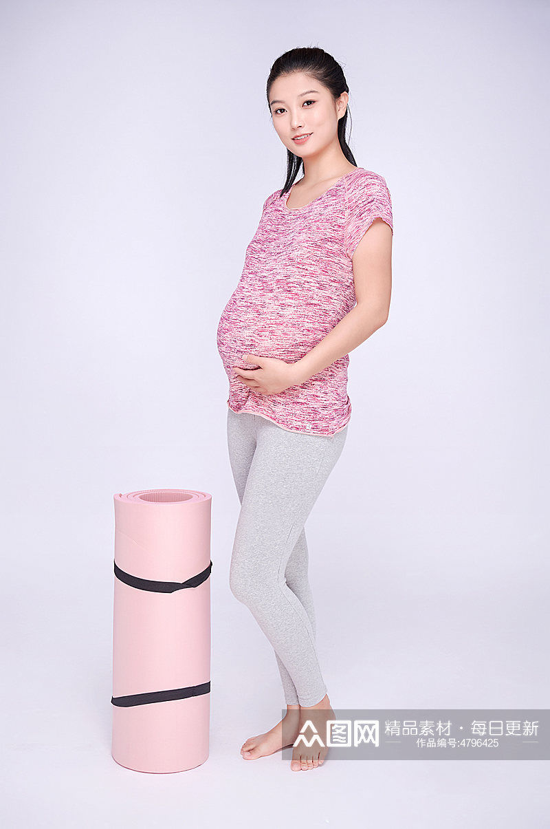 瑜伽垫手扶肚子孕妇瑜伽人物摄影图素材