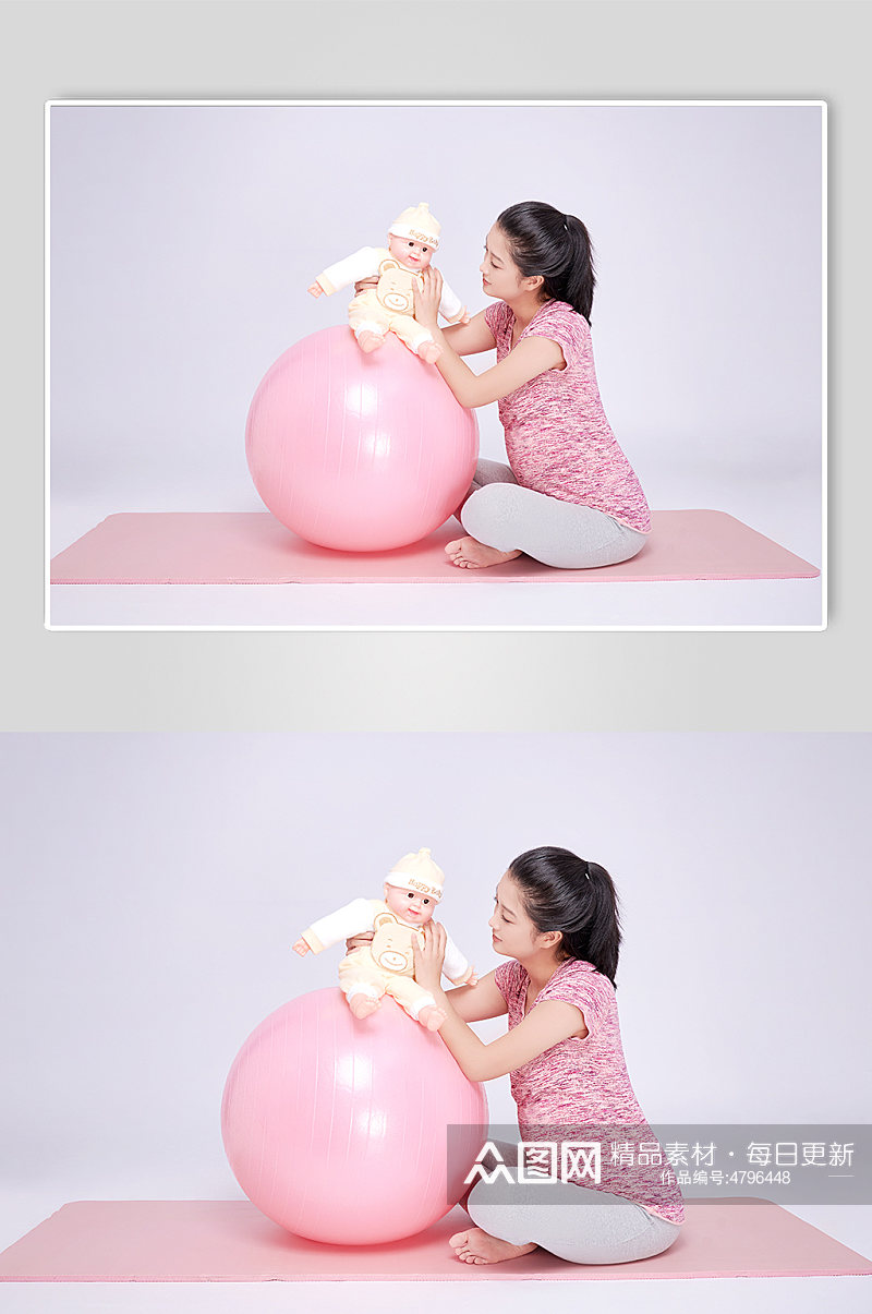 体操球抱婴儿宝宝孕妇瑜伽人物摄影图素材