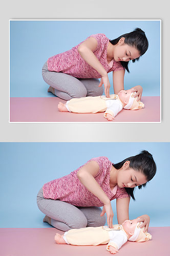 育婴按摩婴儿宝宝孕妇人物摄影图