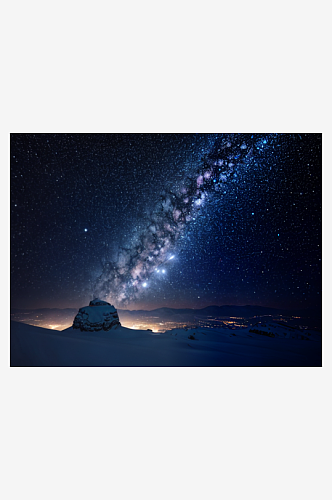 夜晚银河系星光闪烁景色图片