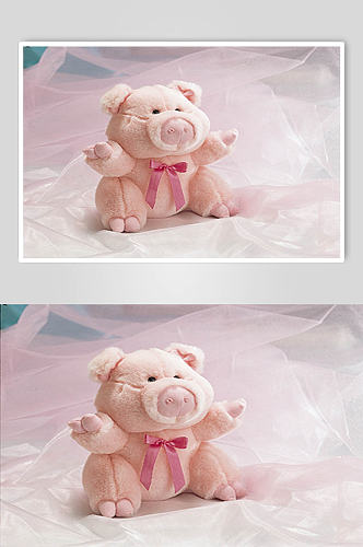 小猪玩偶摆件摄影图片