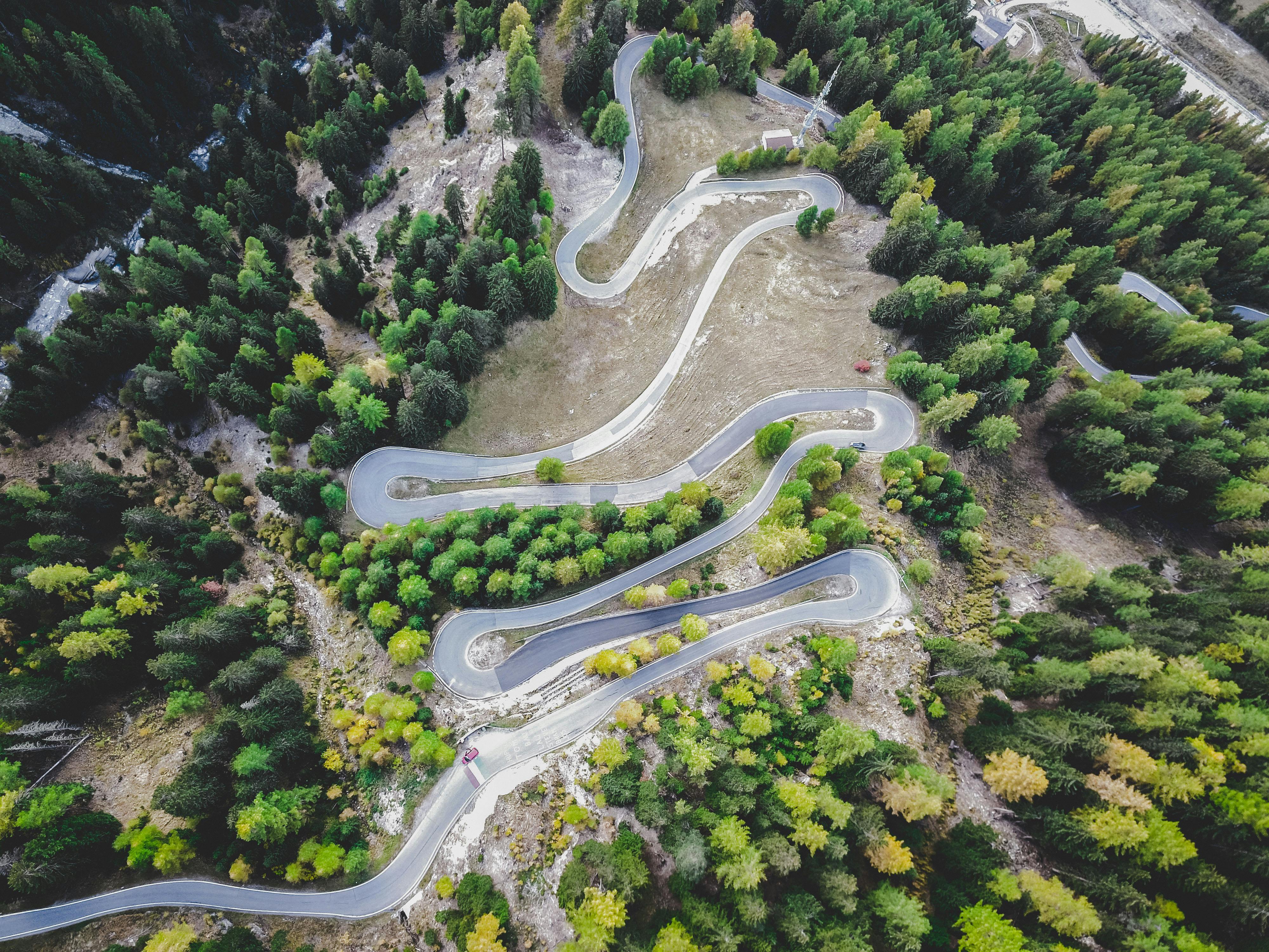 蜿蜒山路森林航拍景观素材