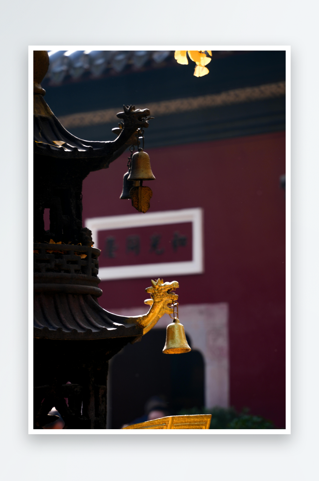 古建筑屋檐铃铛特写素材