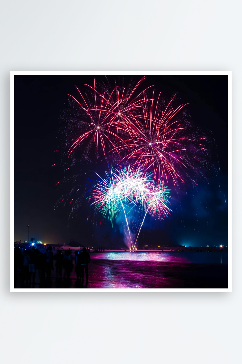 夜空烟花绽放海滩人群观赏素材