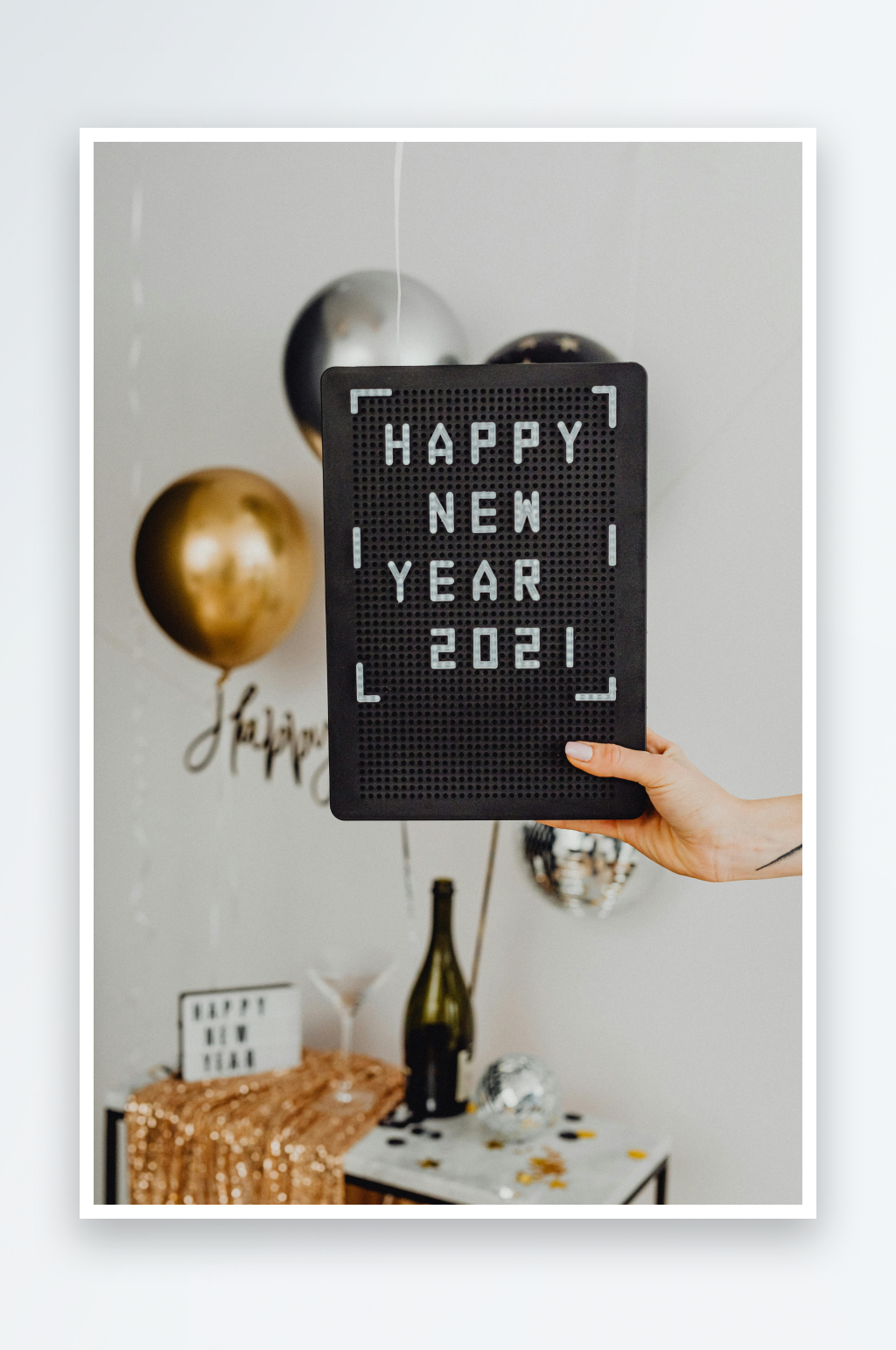 新年派对手持祝福牌素材
