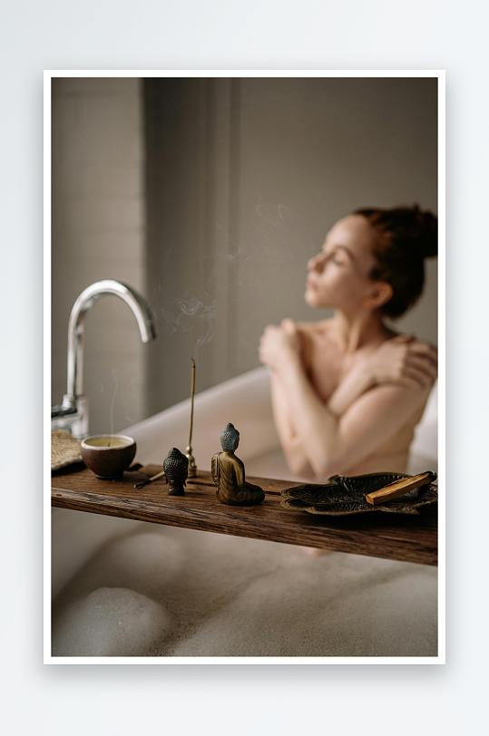 浴缸香薰冥想女性-众图网