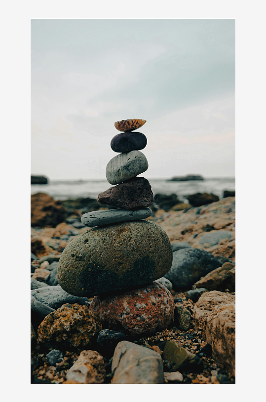 海边石塔平衡艺术-众图网