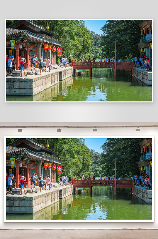 游人漫步古典园林水榭-众图网