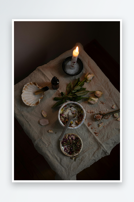 烛光下的香薰疗法静物-众图网