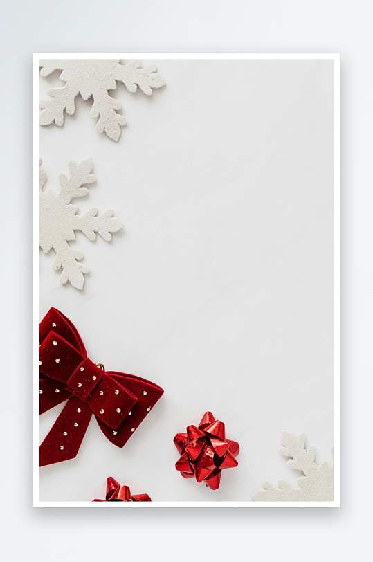 白色背景上的红色蝴蝶结与雪花装饰-众图网