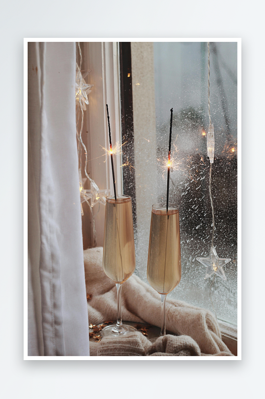 窗边香槟烟花杯温馨场景-众图网