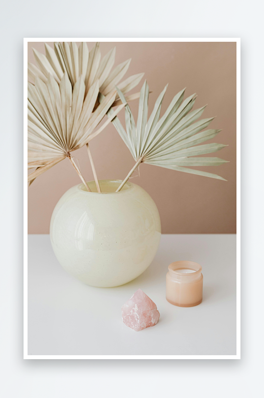 简约静物摆拍干叶与石块-众图网