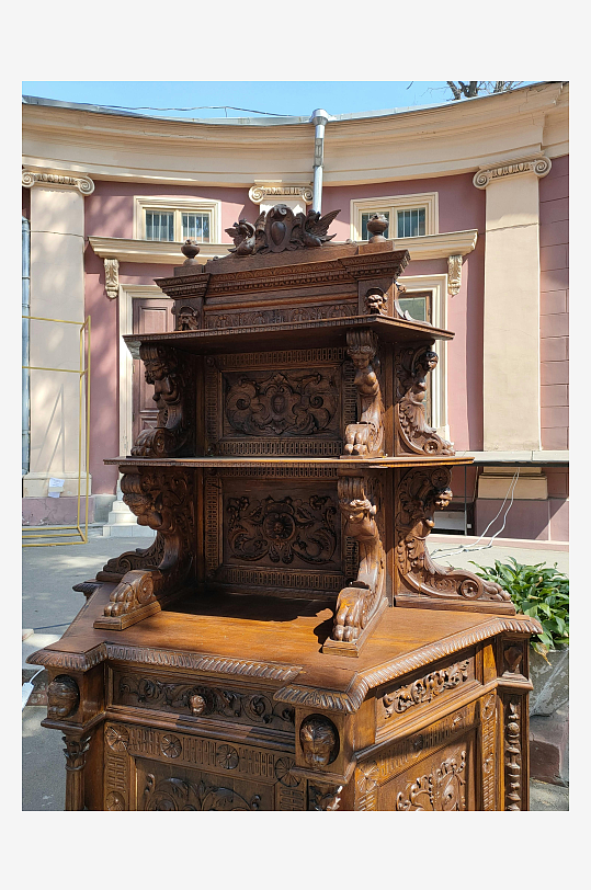 精美木质雕花家具户外展示-众图网