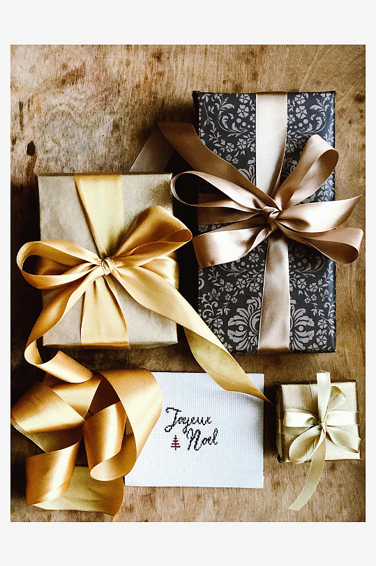 精美礼盒与贺卡的节日布置-众图网