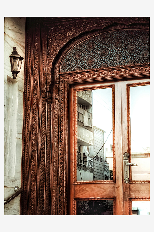 精美雕花木门与建筑细节-众图网