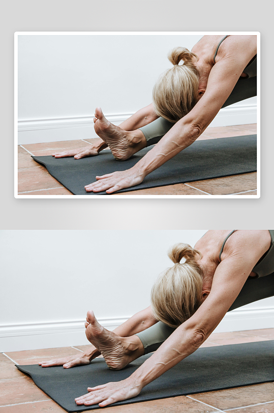 老年女性室内瑜伽拉伸-众图网