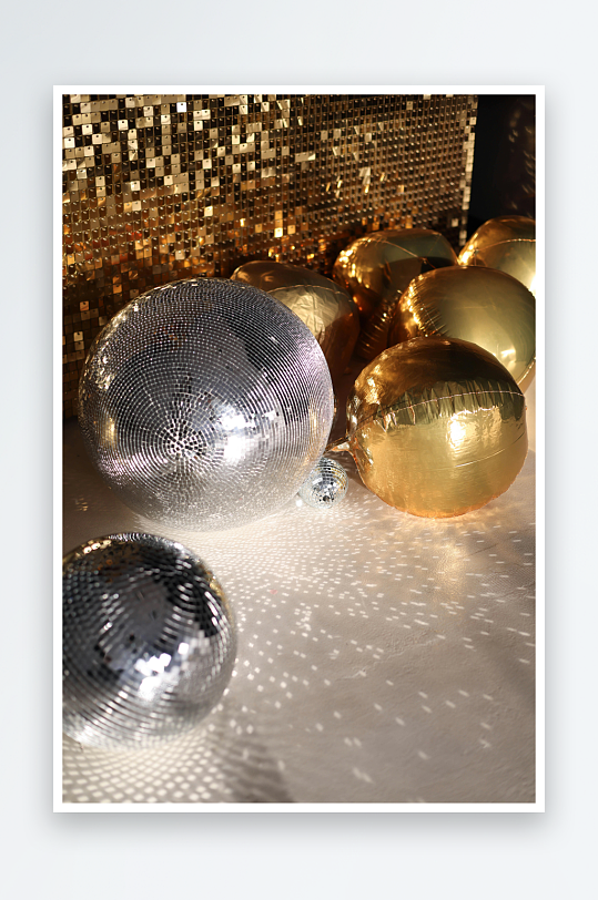 金色银色球体光影装饰-众图网