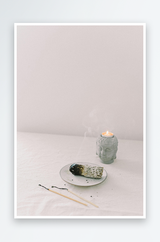 静谧室内香薰与烛光-众图网