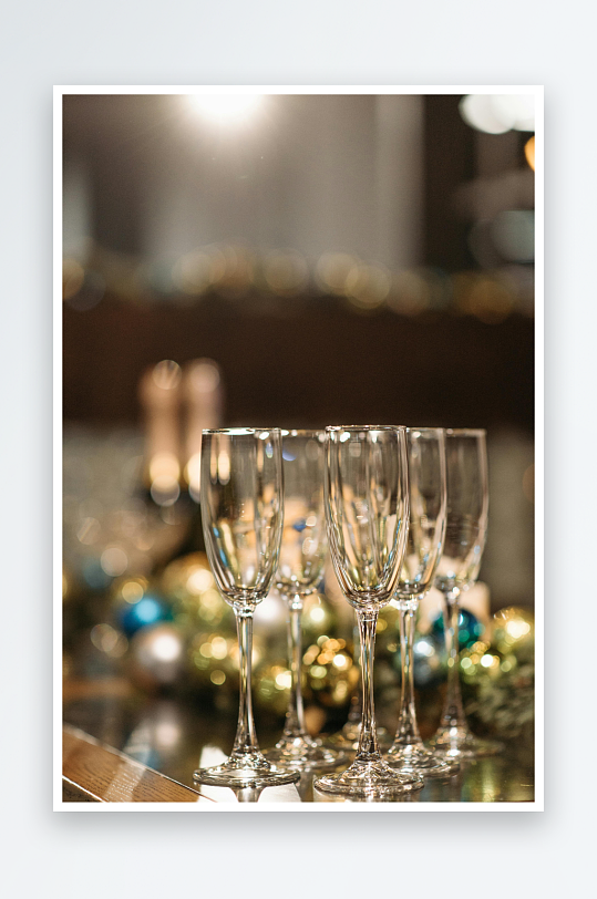 香槟杯排列静物特写-众图网