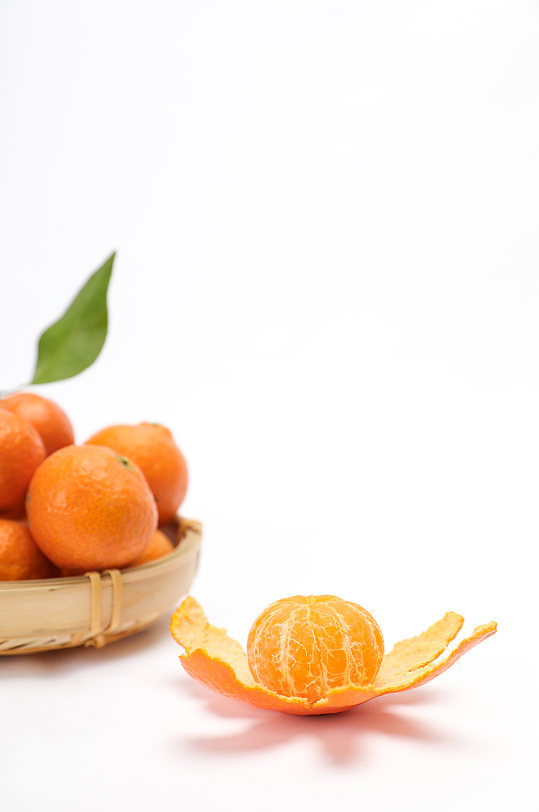 沙糖桔剥开橘子果篮水果物品摄影图片